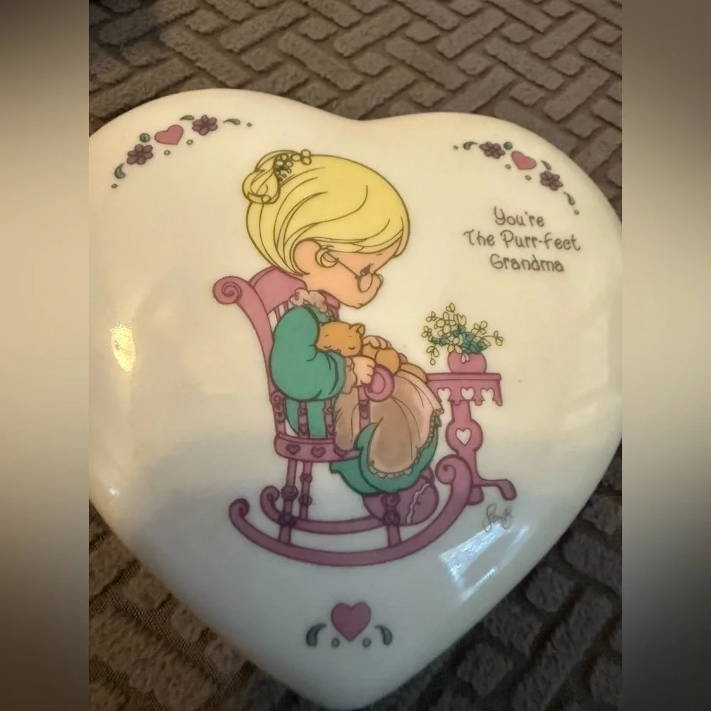Precious Moments Ceramic Heart-Shaped Box - you’re the purr-fect friend - Picture 4 of 6